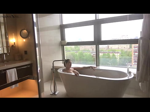 ❤️ Obrovská kočka vášnivě si honí kundu v koupelně Porno u cs.porngifer.ru ❌️